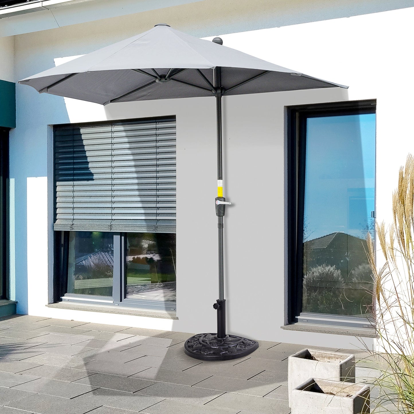 Outsunny 9kg Resin Parasol Base, Half Round Umbrella Stand with Floral Design for Garden, Outdoor, Suitable Umbrella Rod: Î¦3.8cm, Î¦4.8cm, Black